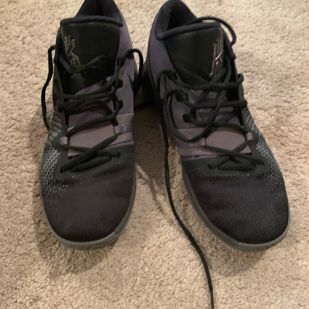 Kyrie Flytrap Black and Gray